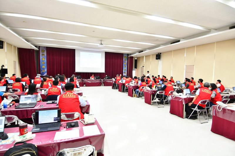 颱風丹娜絲來襲,彰化縣災害應變中心6日上午11時一級開設,彰化縣長王惠美於防颱會議中呼籲各單位加強戒備,並提醒民眾在颱風期間盡量避免外出,以確保生命安全。(彰化縣政府提供)中央社記者鄭維真傳真 114年7月6日