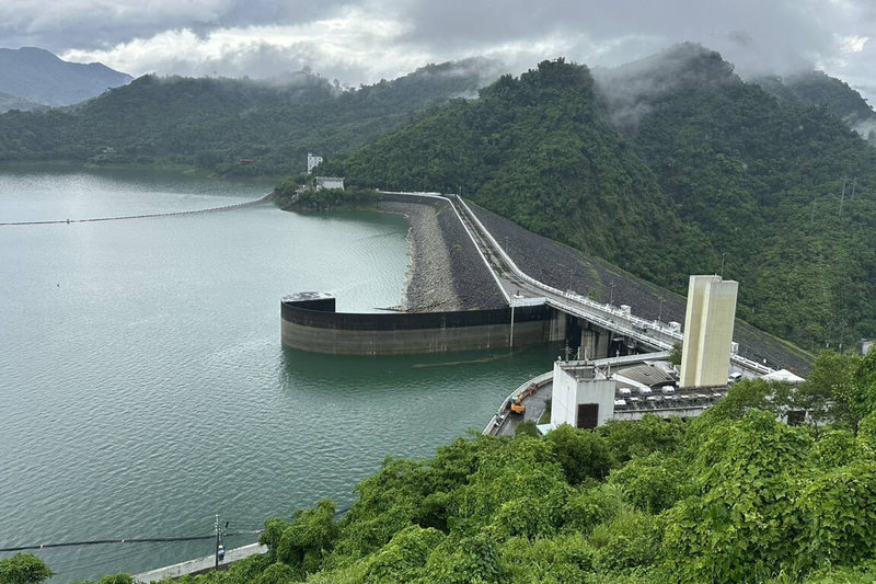 因應颱風丹娜絲可能帶來雨量,蓄水率超過83%的曾文水庫6日下午6時起進行調節性放水。(南區水資源分署提供)中央社記者楊思瑞台南傳真 114年7月6日