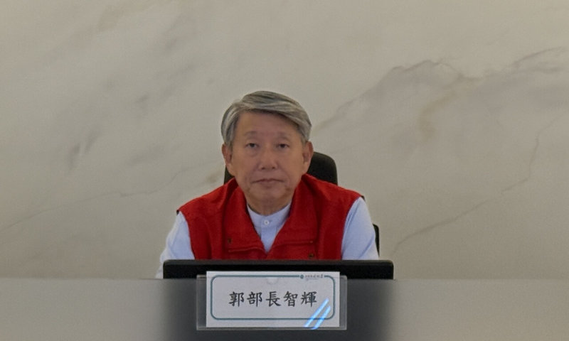經濟部長郭智輝(圖)6日上午由水利署長林元鵬陪同,視察經濟部災害緊急應變小組。(經濟部水利署提供)中央社記者曾智怡傳真 114年7月6日