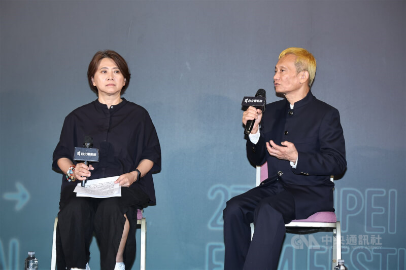 2025台北電影節5日晚間在台北中山堂舉行頒獎典禮,台北電影節總監李亞梅(左)、評審團主席張之亮(右)說明評審經過。中央社記者翁睿坤攝 114年7月5日