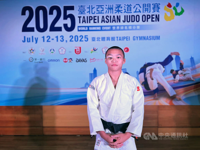 台越混血的柔道新星江璨安(圖)即將代表台灣征戰15、16日在台北市立體育館舉行的2025台北亞洲青少年暨青年盃柔道賽,目標鎖定金牌,他也喊話,夢想是代表台灣踏上奧運舞台。中央社記者陳容琛攝 114年7月7日