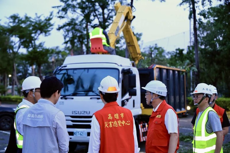 颱風丹娜絲重創嘉義縣市,高市府7日上午即啟動支援機制,在高雄市長陳其邁的指示下盤點救災機具及人力,並經內政部消防署轉達需求。(高雄市新聞局提供)中央社記者林巧璉傳真 114年7月7日