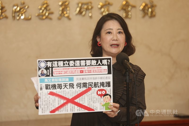 美國總統川普暫緩對等關稅施行期限7月9日將至。民進黨立法院黨團幹事長吳思瑤(圖)7日在立法院受訪指出,台灣的底氣足,行政部門也做足準備,絕對會捍衛台灣民眾權益。中央社記者吳家昇攝 114年7月7日
