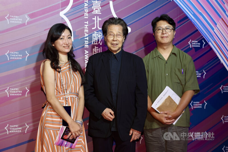 第1屆台北戲劇獎評審團評審白斐嵐(左起)、總召集人吳靜吉、評審于善祿合影。中央社記者王飛華攝 114年7月7日