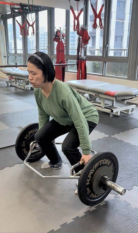 視障歌手江尉綺(圖)過去苦難找運動場地,自從參加陽光活力中心團體課,在4年間減了20公斤,心肺能力也提升,助她演出更順利。(陽光基金會提供)中央社記者曾以寧傳真 114年7月7日