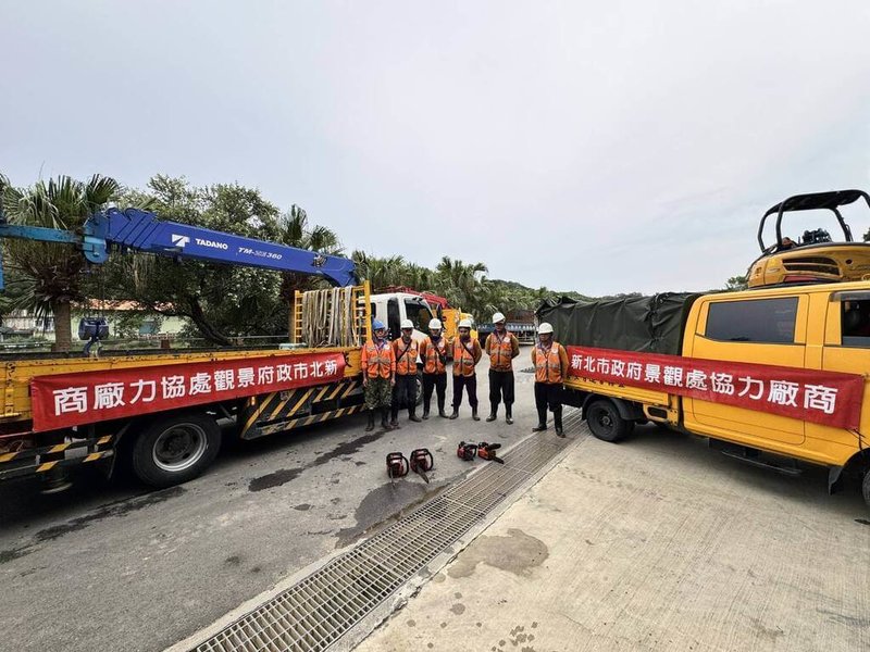 颱風丹娜絲重創嘉義市，新北市政府8日表示，經市長侯友宜指示，災害應變中心上午出發前往嘉義市支援災後復原工作。（新北市新聞局提供）中央社記者趙敏雅傳真  114年7月8日
