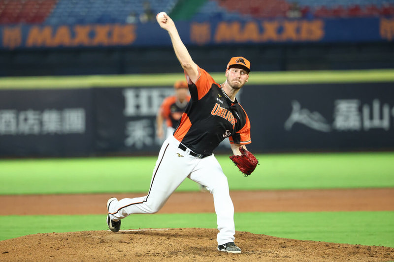 中華職棒統一7-ELEVEn獅隊8日靠洋投布雷克(Brock Dykxhoorn)優質先發,率隊以8比2擊敗中信兄弟隊,布雷克並達成中職生涯500K里程碑。(統一獅隊提供)中央社記者謝靜雯傳真 114年7月8日