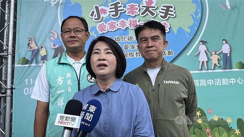 https://www.cna.com.tw/news/aloc/202507080074.aspx?utm_medium=app&utm_source=cna.app&utm_campaign=inapp_share     屏東縣長周春米（前）。（中央社檔案照片）