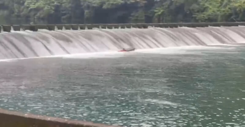 新北市消防局9日表示,勇消為救人落水殉職,將依消防法成立災害事故調查會,釐清事實經過。(新北市消防局提供)