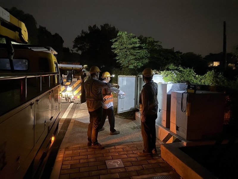 金門縣烈嶼鄉上岐、東林8日晚間共有507戶停電，台電金門區營業處徹夜搶修後，於9日凌晨2時23分全數復電。台電金門區處指出，後續將強化線路巡檢與維護更新。（台電金門區營業處提供）中央社記者吳玟嶸傳真  114年7月9日