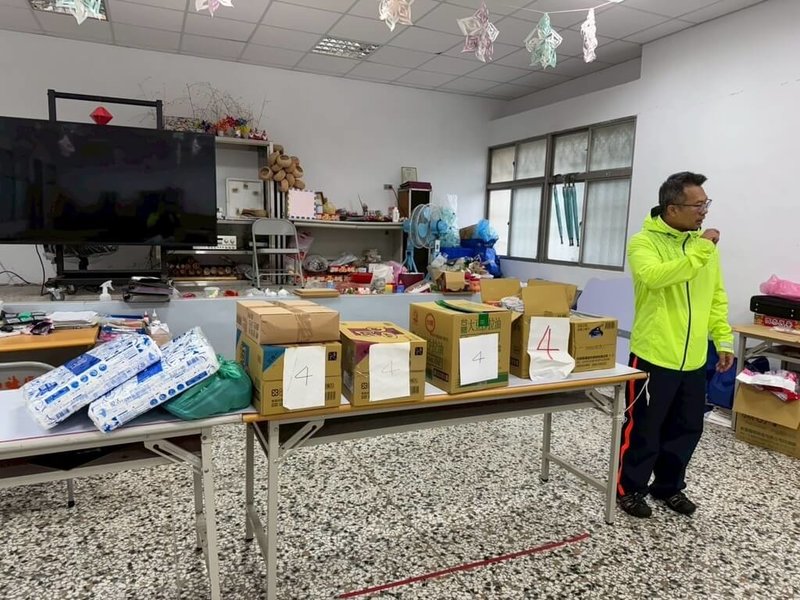 清水溪雲林縣草嶺段流域出現堰塞湖，水利署第四河川分署9日踏勘並發布警戒通報，下游竹山鎮有45戶、76人預防撤離依親，鎮公所也提前整備收容所物資。（竹山鎮公所提供）中央社記者蕭博陽南投縣傳真  114年7月9日