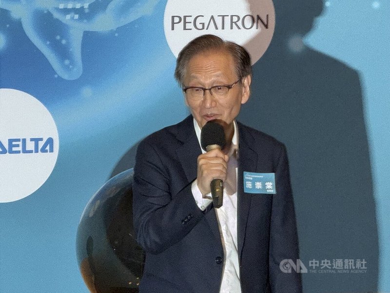 電腦品牌廠華碩9日宣布加入由台灣大學電機資訊學院發起的AI電資大聯盟,華碩董事長施崇棠(圖)表示,人工智慧(AI)技術的崛起,將帶領第4次工業革命的風生水起。中央社記者吳家豪攝  114年7月9日