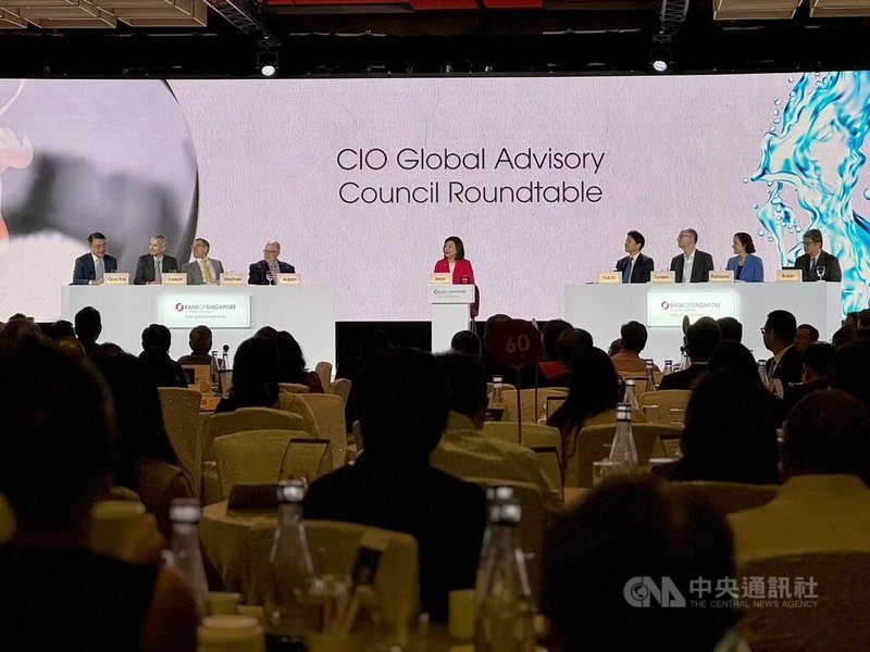 新加坡銀行9日在濱海灣金沙會議展覽中心,舉辦2025年首席投資總監高峰會,眾多金融業人士參與。中央社記者吳昇鴻新加坡攝 114年7月9日
