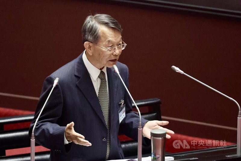 立法院全院委員會9日上午開會審查大法官、司法院長被提名人蔡秋明。對於憲法法庭113年9月宣判死刑有條件合憲,蔡秋明表示,他不支持廢除死刑;此案已經判決,除非有憲法訴訟法第42條要件,人民、政府機關可重新聲請審視。中央社記者王飛華攝 114年7月9日