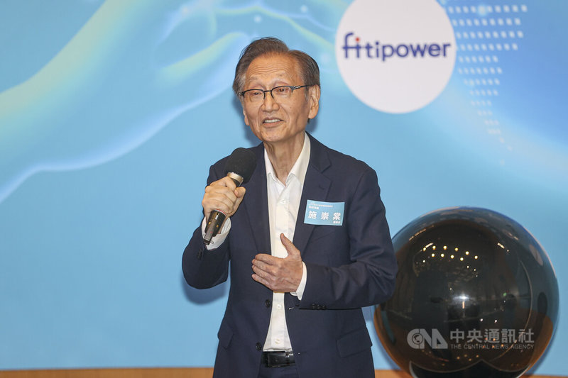 華碩董事長施崇棠(圖)9日出席台大電機資訊學院「AI電資大聯盟」啟動捐贈典禮,致詞時表示自己非常高興看到AI的崛起,並認為這波趨勢將會促成第4次工業革命的風生水起。中央社記者鄭清元攝  114年7月9日