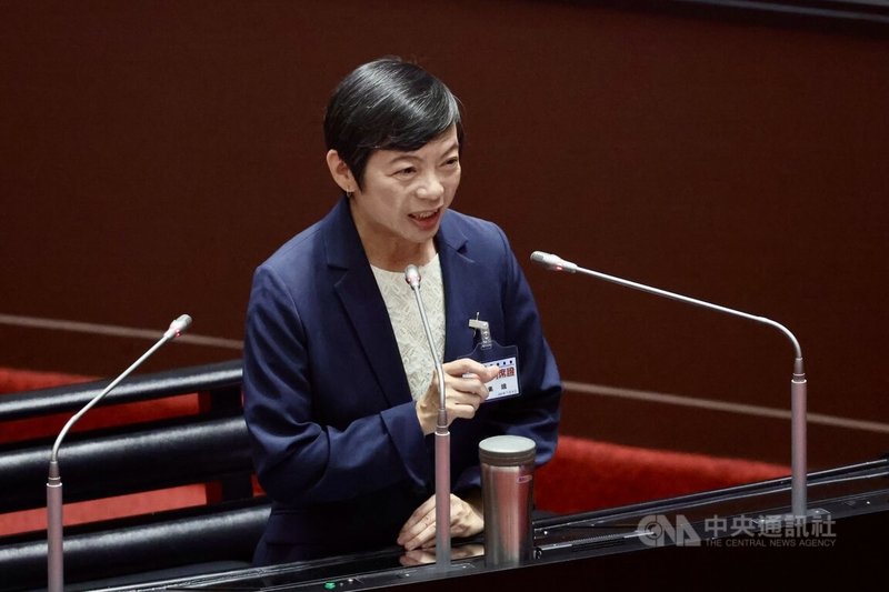 立法院全院委員會9日下午審查司法院副院長被提名人蘇素娥(圖),她列席說明自己來自基層,從事審判工作多年皆依據憲法、法律,超越黨派、獨立審判已是生活日常。中央社記者王飛華攝 114年7月9日