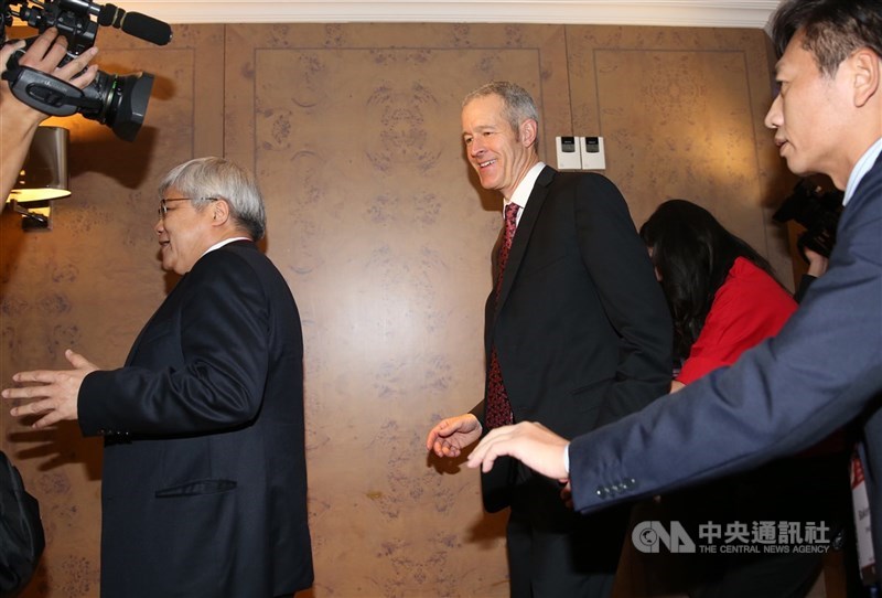 蘋果公司(Apple)宣布,營運長威廉斯(Jeff Williams,圖中)即將卸任。(中央社檔案照片)