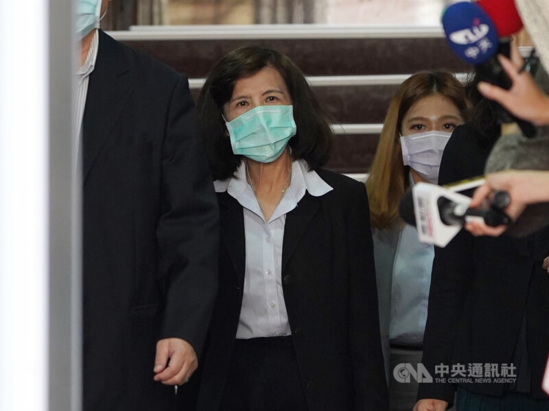 前大同集團董事長林郭文艷（中）等人因經營權糾紛，涉嫌在任內以不實廣告契約掏空公司上億元，北檢諭令林郭文艷以200萬元交保。（中央社檔案照片）