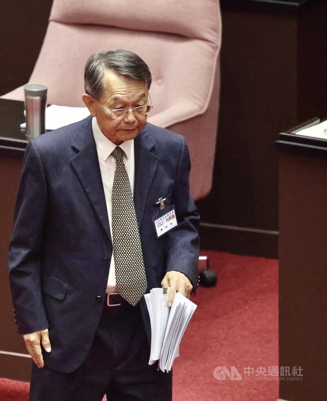 立法院全院委員會9日上午審查大法官並為司法院長被提名人蔡秋明。蔡秋明說，解決司法過勞問題是他有幸任職的重要目標，也會把犯罪被害人權益的保障，列為改革重點。中央社記者王飛華攝  114年7月9日