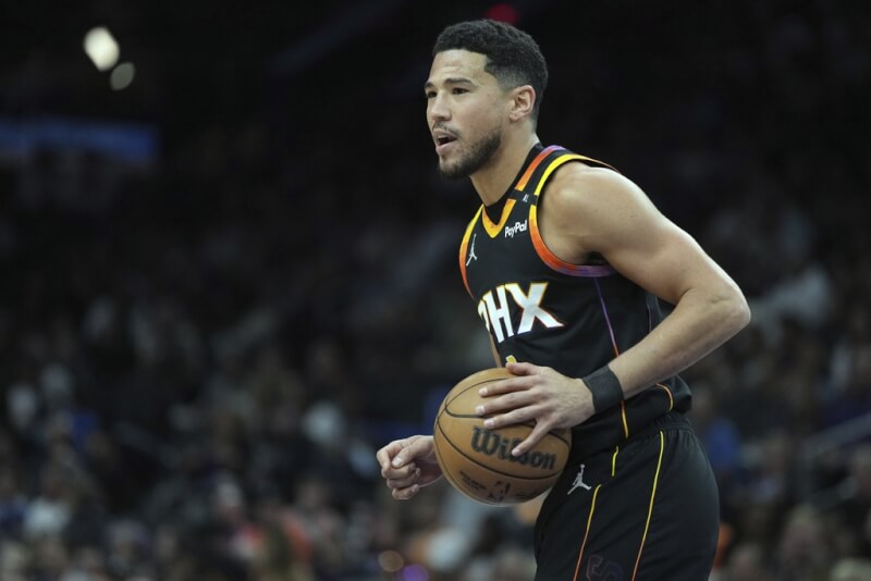 NBA鳳凰城太陽球星布克4月出賽畫面。(美聯社)