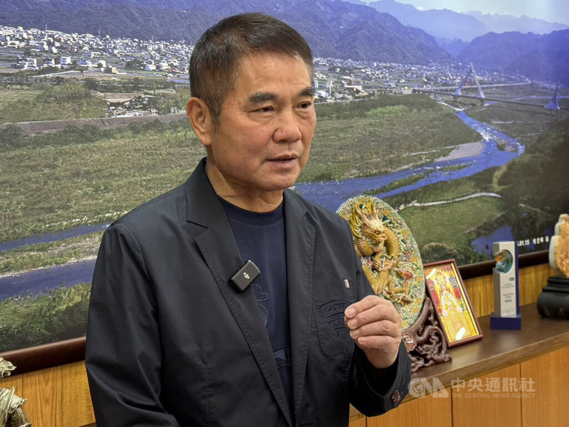 114學年分科測驗11日登場,苗栗1所私立高中發生考生考科集體報錯烏龍,苗栗縣長鍾東錦10日受訪代學校向相關人員致歉,希望教育部、大學入學考試中心「慎重思考給我們的考生一個(補救)機會」。中央社記者管瑞平攝 114年7月10日