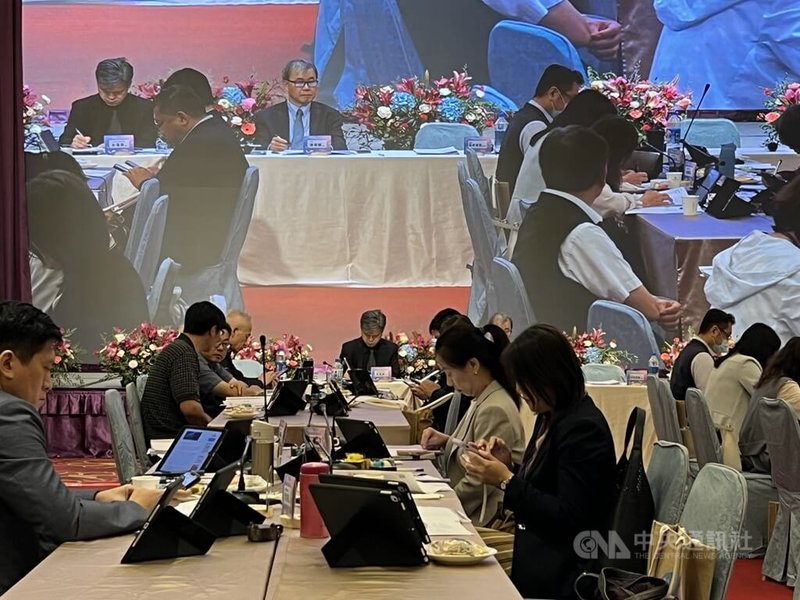 114年全國教育局處長會議10日在嘉義市舉行,台北市教育局提案,希望修法簡化教保人員違法事件的調查程序,設置專法規範調閱監視器的程序,能由教育部訂立一體適用的原則。中央社記者陳至中嘉義市攝 114年7月10日