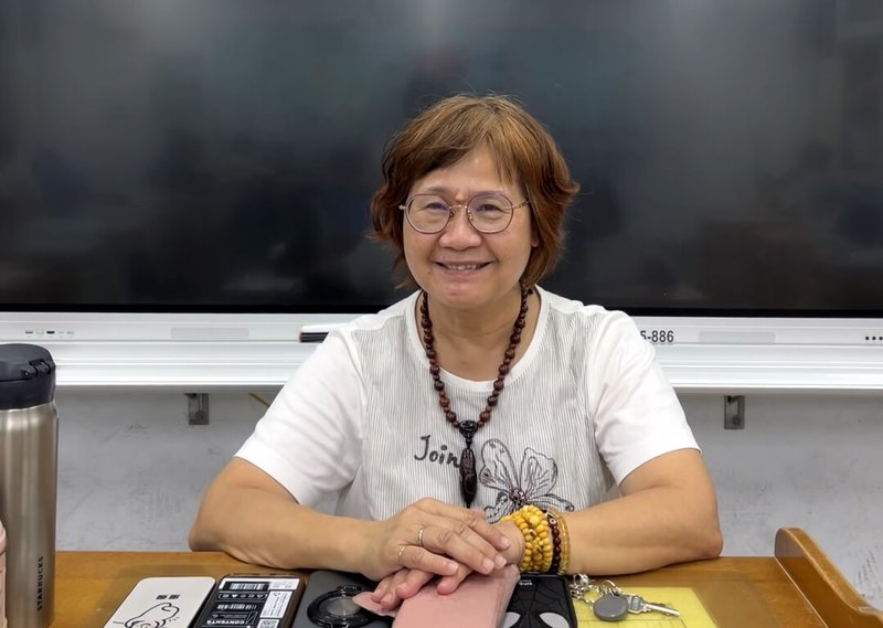 育林國中教師鄭鳳雀用溫柔堅定灌溉每位體育班孩子的夢想，是孩子們心中最堅實的依靠與指引，如同學生的「第二位母親」，獲教育部杏壇芬芳獎。（新北市教育局提供）中央社記者黃旭昇新北傳真  114年7月10日