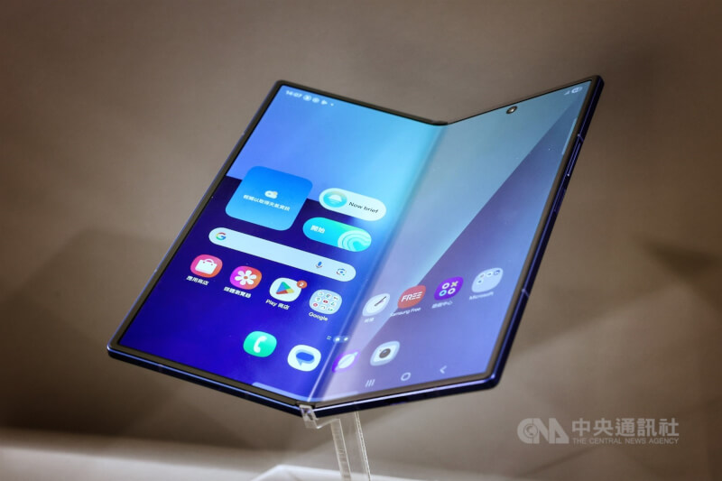 三星電子9日晚間正式發表2025新一代摺疊旗艦機 Galaxy Z Fold7。中央社記者王飛華攝 114年7月10日