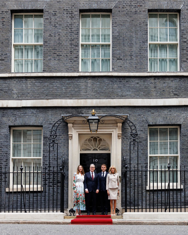 法國總統馬克宏（右2）在對英國進行國是訪問期間，9至10日與英國首相施凱爾（左2）會談。（英國首相府提供）中央社記者陳韻聿倫敦傳真  114年7月10日