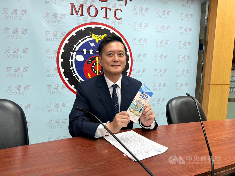 交通部航港局11日舉行記者會宣布，7月啟動海運安全季宣導活動，首月活動以客船為主軸，為加強民眾及業者安全意識，整理出搭乘客船務必注意6大安全事項，航港局副局長陳賓權（圖）說明。中央社記者黃巧雯攝  114年7月11日