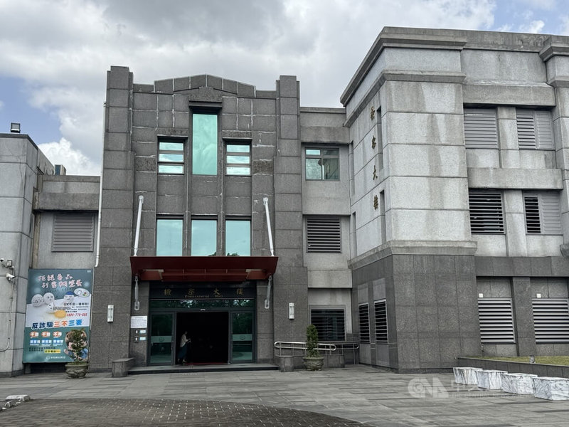 花蓮吉安鄉長游淑貞在臉書粉絲團宣傳交通政策，卻遭網友留言恐嚇「滅絕全家族」，警循線逮獲基隆66歲許姓男子到案，花蓮地檢署訊後依恐嚇等罪諭令新台幣10萬元交保，游淑貞籲網友應互相尊重，理性發表言論。中央社記者張祈攝 114年7月11日