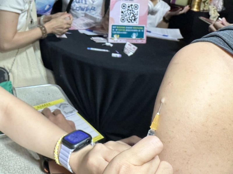 台中市出現1例本土M痘確診病例,為潭子區30歲男性。衛生局11日提醒民眾,M痘傳播以高風險親密接觸為主,應注意防護,接種疫苗則為目前預防M痘最有效的方式。(民眾提供)中央社記者趙麗妍傳真 114年7月11日