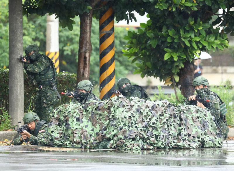 國軍年度重大軍事演習「漢光41號」實兵演練11日進入第3天,陸軍步兵206旅進行臨戰訓練。中央社記者張新偉攝 114年7月11日