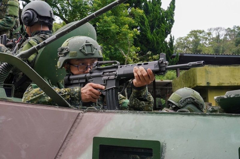 國軍「漢光41號」實兵演練進入第3天,馬祖防衛指揮部官兵完成車輛檢查後,迅速上車實施警戒,待命遂行作戰任務。(馬祖防衛指揮部提供)中央社記者潘欣彤傳真 114年7月11日