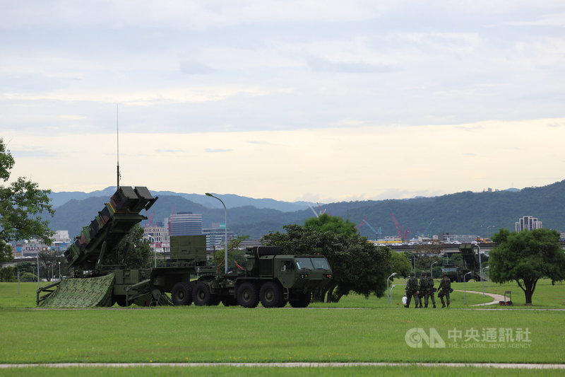 國軍「漢光41號」演習實兵操演11日進入第3天,空軍防空暨飛彈指揮部的愛國者防空飛彈上午起進駐台北大直美堤河濱公園(圖)及松山機場旁的觀山河濱公園,捍衛首都空防。中央社記者張新偉攝 114年7月11日