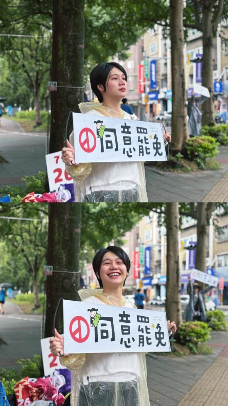 圖為作家楊双子的伴侶賴庭荷(圖)日前在街頭舉牌宣傳罷免。(圖取自facebook.com/tinghe.lia)
