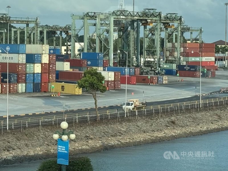 新加坡依賴國際貿易,經濟表現往往被視為全球貿易環境的晴雨表之一。圖為新加坡一處港口。中央社記者吳昇鴻新加坡攝 114年7月12日