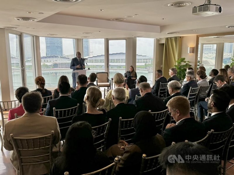 英國外交大臣拉米12日下午在新加坡富麗敦飯店(The Fullerton Hotel)發表演說。中央社記者吳昇鴻新加坡攝 114年7月12日