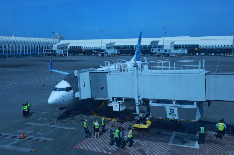 美國聯合航空「高雄-東京」航線12日首航,高雄至東京成田的直飛航班將於每天上午10時25分從高雄起飛,並於當地時間下午3時15分抵達。此條航線採用波音737-800機型。(高雄市政府提供)中央社記者林巧璉傳真 114年7月12日