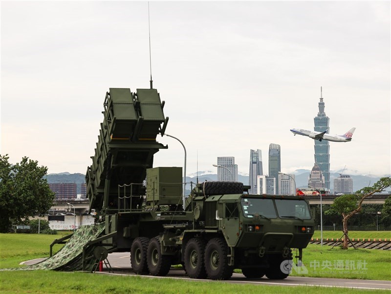 圖為空軍愛國者防空飛彈系統11日進駐北市河濱公園。（中央社檔案照片）