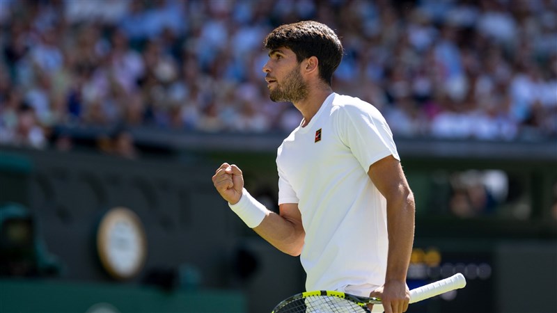 網球好手艾卡拉茲11日晉級溫網決賽。(圖取自x.com/Wimbledon)