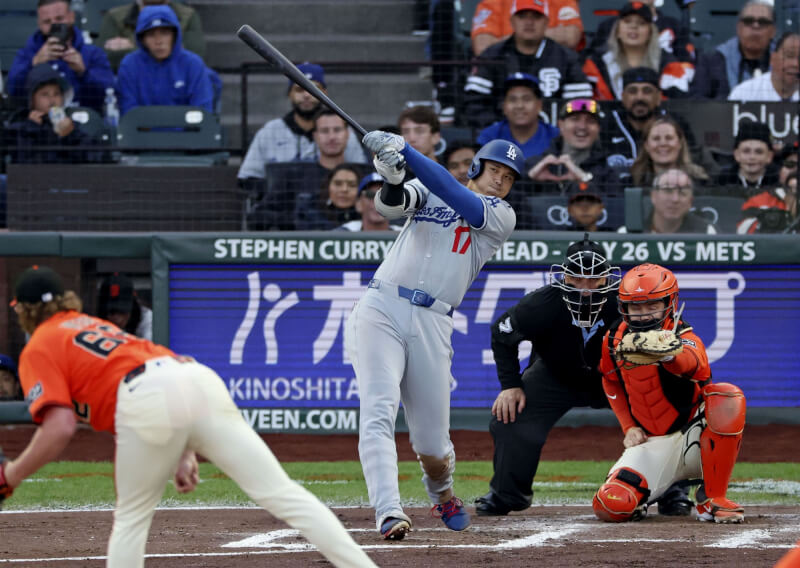 MLB洛杉磯道奇日籍球星大谷翔平12日揮出個人本季第32支全壘打。(共同社)