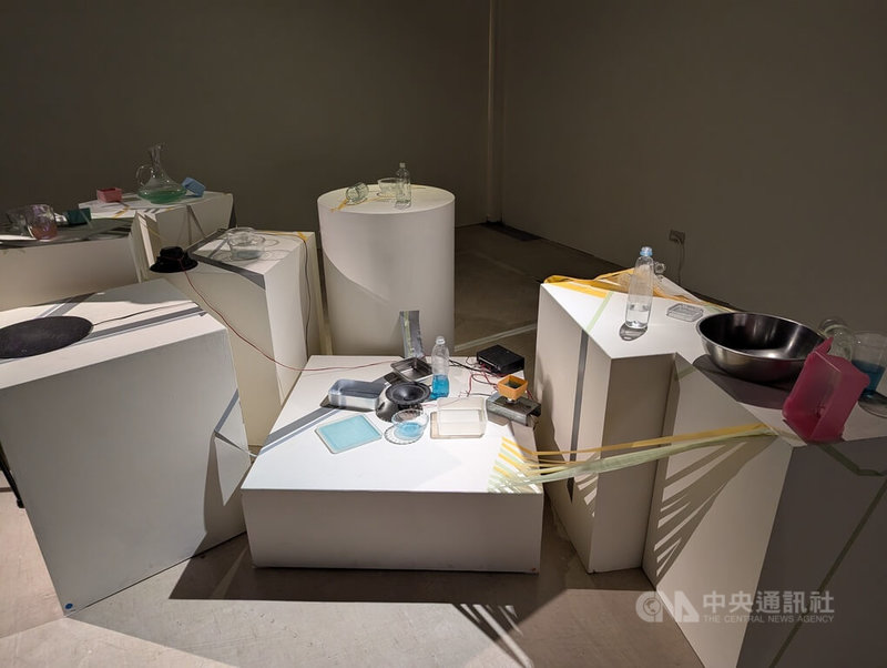 「穿透明日的靈光-SDGs永續藝術系列特展」系列第3檔展覽「聲紋風景」13日開幕,展品特邀民眾捐出家中廢棄器皿共創,共同編織屬於城市的集體聲紋。中央社記者蘇木春攝 114年7月13日