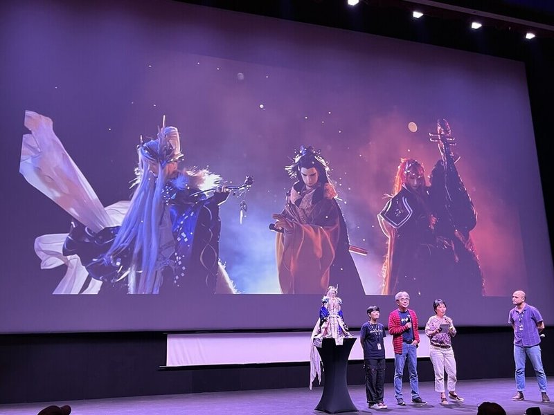 2025年瑞士紐沙特奇幻影展,東離劍遊紀最終章入選參展,並舉行映後座談,2位製作人西本有里(左1)、陳義方(左2)12日分享布袋戲作為台灣傳統藝術的重要性。(駐日內瓦辦事處提供)中央社記者郭芳君傳真 114年7月13日