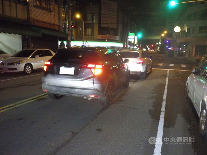 台中市和平警分局蔡姓警員11日酒駕行經潭子區圓通南路，追撞前方1輛自小客車，造成車內孕婦受驚嚇，幸無人受傷。（翻攝照片）中央社記者蘇木春傳真　114年7月13日