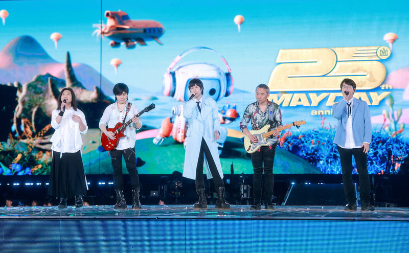 五月天在台北大巨蛋舉辦「回到那一天」演唱會,連開8場打破台北大巨蛋的場館紀錄。(相信音樂提供)中央社記者王心妤傳真 114年7月13日