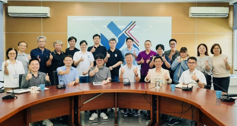 台北市教育局表示,台北市立大學與北市大理高中改隸合併後,校名為「台北市立大學附屬大理高級中等學校」,預計115學年度起招生,圖為雙邊籌備會議後合照。(台北市教育局提供)中央社記者楊淑閔傳真 114年7月13日
