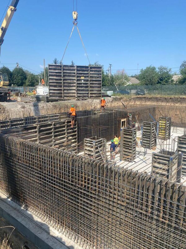 烏克蘭在戰爭中努力同步執行重建工作,烏克蘭城市維基次夫市在當地興建地下學校,讓孩童上學能更加安全。(市長Mykhailo Svitlyk提供)中央社記者黃雅詩羅馬傳真114年7月13日