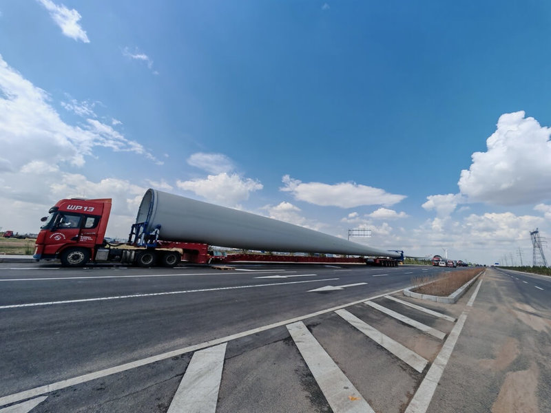 上緯投控14日宣布旗下子公司上緯新材料科技與金風科技、中材科技風電葉片公司聯合開發首座可回收葉片風機，直徑220公尺，正式運抵中國吉林通化風電場並完成吊裝。（上緯提供）中央社記者潘智義傳真  114年7月14日