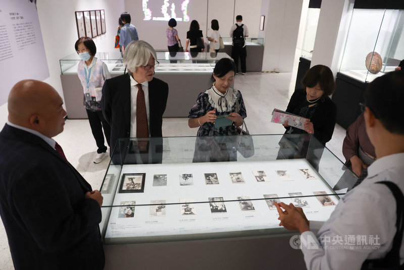 「台灣蘭花百姿-台北展」14日下午在國立歷史博物館舉行開幕式,現場分為5大展區,呈現逾200件橫跨自然科學與藝術文化領域的珍貴館藏。中央社記者趙世勳攝 114年7月14日